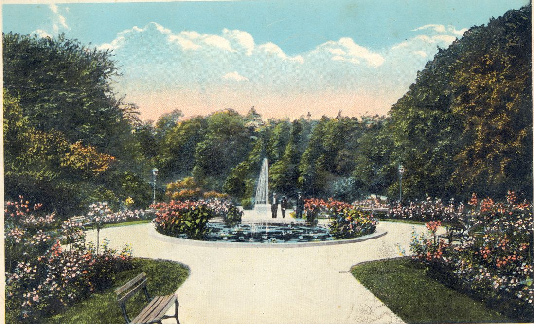 Rose Garden, c. 1915.  (Prospect Park Archives, Courtesy of the Prospect Park Alliance)
